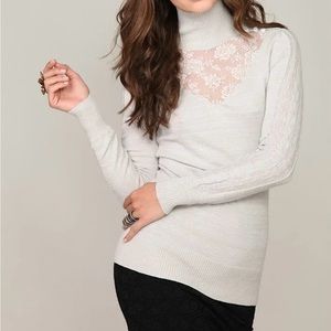 Free People Silver Mock Turtleneck Sweater With Lace Detail Women’s Size Small